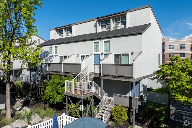 Building Photo - The Boulevard