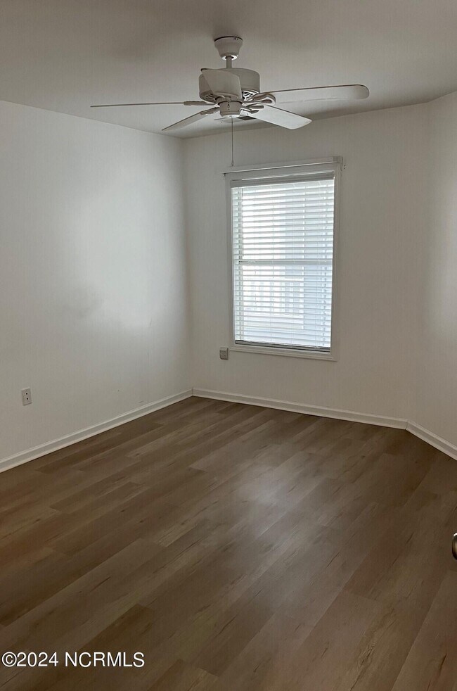 Building Photo - 4136 Breezewood Dr