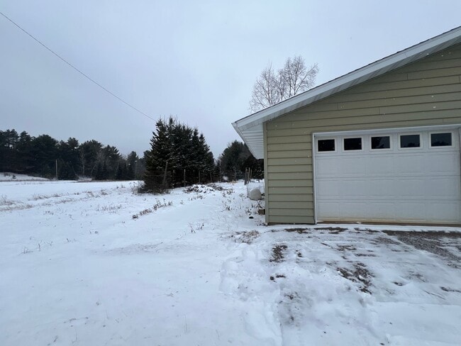 Foto del edificio - Click the “Apply Now” button or email wapmrentals@gmail.com for a prompt response.