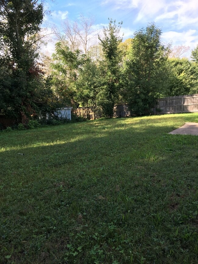 Building Photo - Clay/Cicero area 3 bedroom, 2 bath spit level ranch