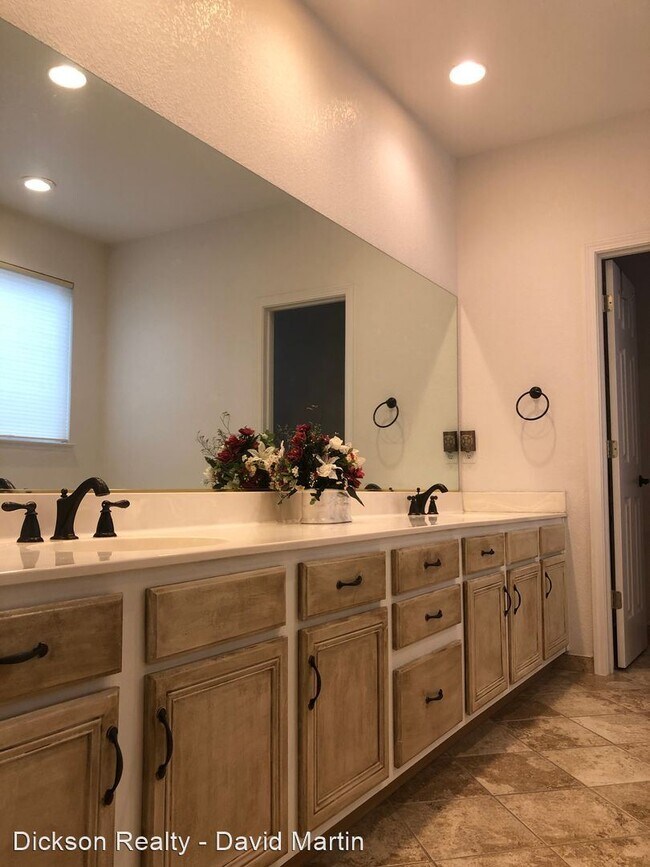 Foto del edificio - 4 br, 2.5 bath House - 1482 Highland Pines...