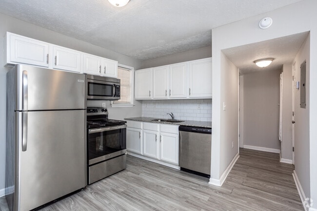 1BR, 1BA - 600SF - Kitchen - 10 on Broad