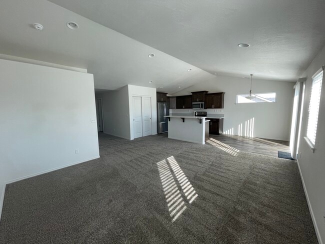 Foto del edificio - 4245 Cove W Dr