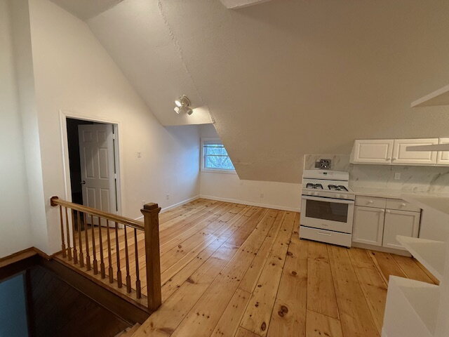Building Photo - Cozy and Affordable 2 BED 1 BATH with a bonus office space!