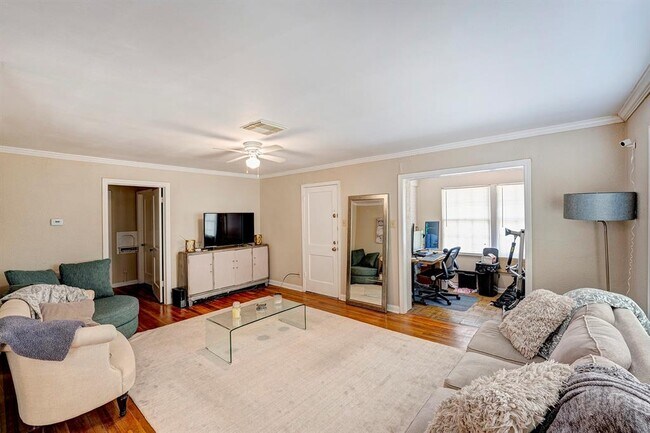Foto del edificio - 4502 Larch Ln