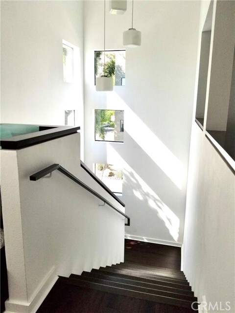 Building Photo - 850 E Palm Canyon Dr