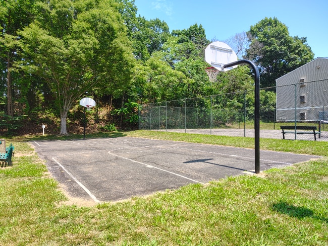 Foto del edificio - 600 Reusens Rd