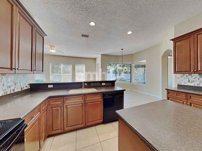Building Photo - 320 Valverde Ln