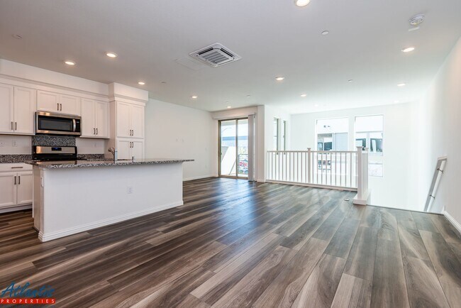 Foto del edificio - Newly Built Condo | Open Floor Plan | E.V. Outlet