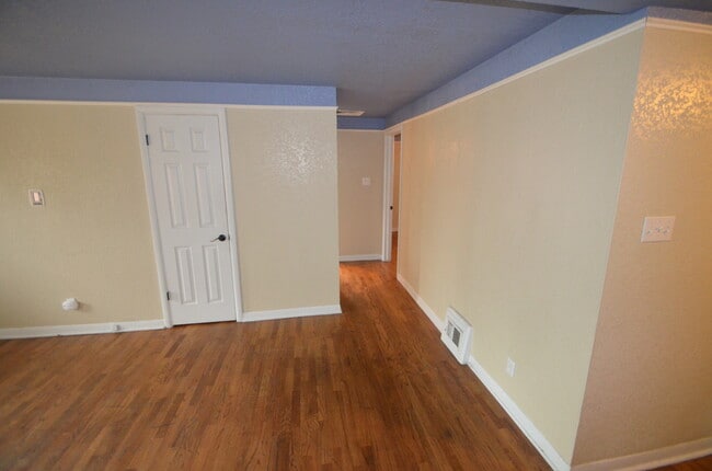 Building Photo - 2717-2723 Sheridan Blvd
