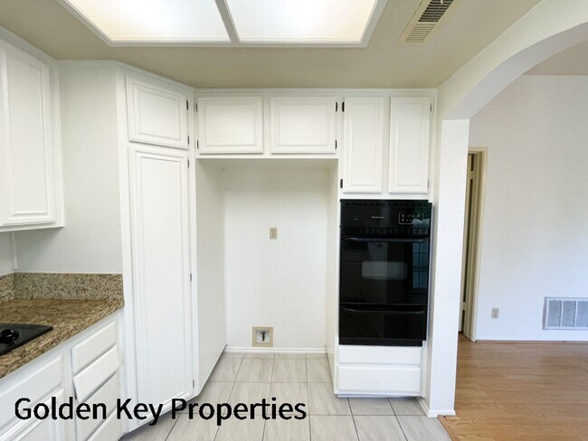 Foto del edificio - 2BR/1.5BA Condo in Charlemont in Vista! Cl...