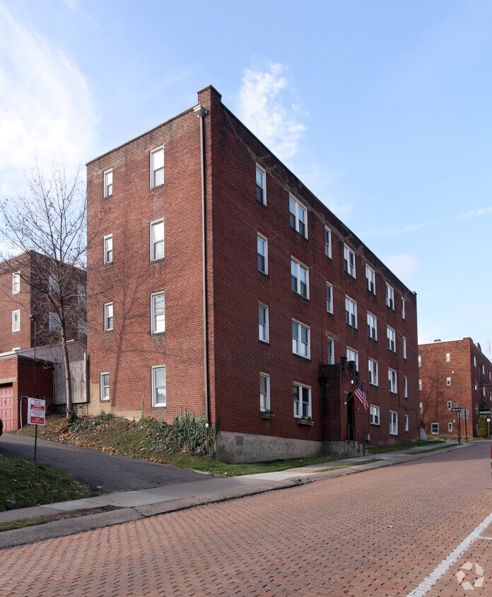 Foto del edificio - 126-128 Roselawn Ave