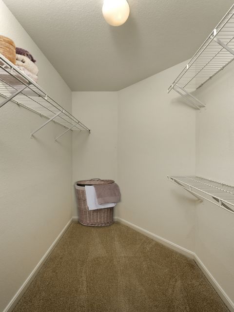 Foto del edificio - 8215 Peridot Dr