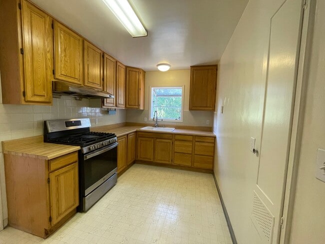 Foto del edificio - Charming 3-Bedroom, 1-Bathroom Home for Re...