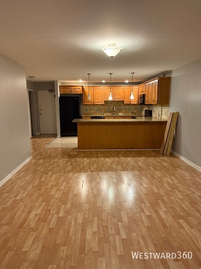 Building Photo - 4334 N Clarendon Ave