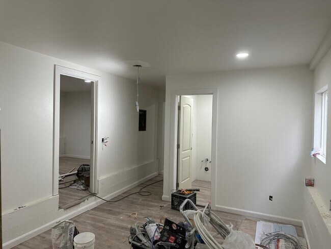 Building Photo - 5484 Vicente Way
