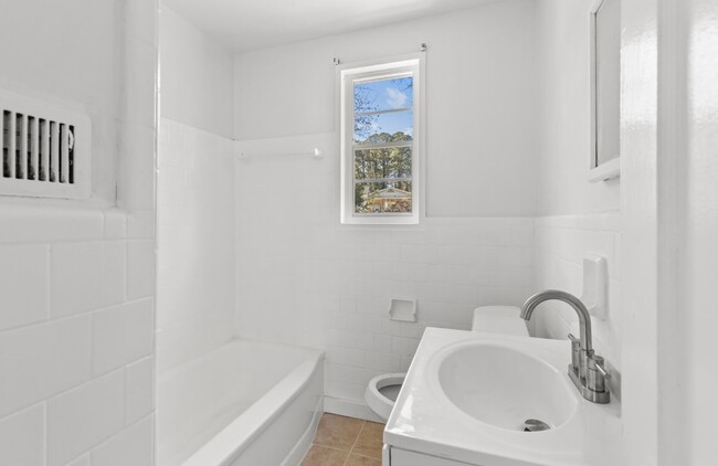 Foto del edificio - Cozy and Newly Renovated 3 Bedroom 1 Bath ...