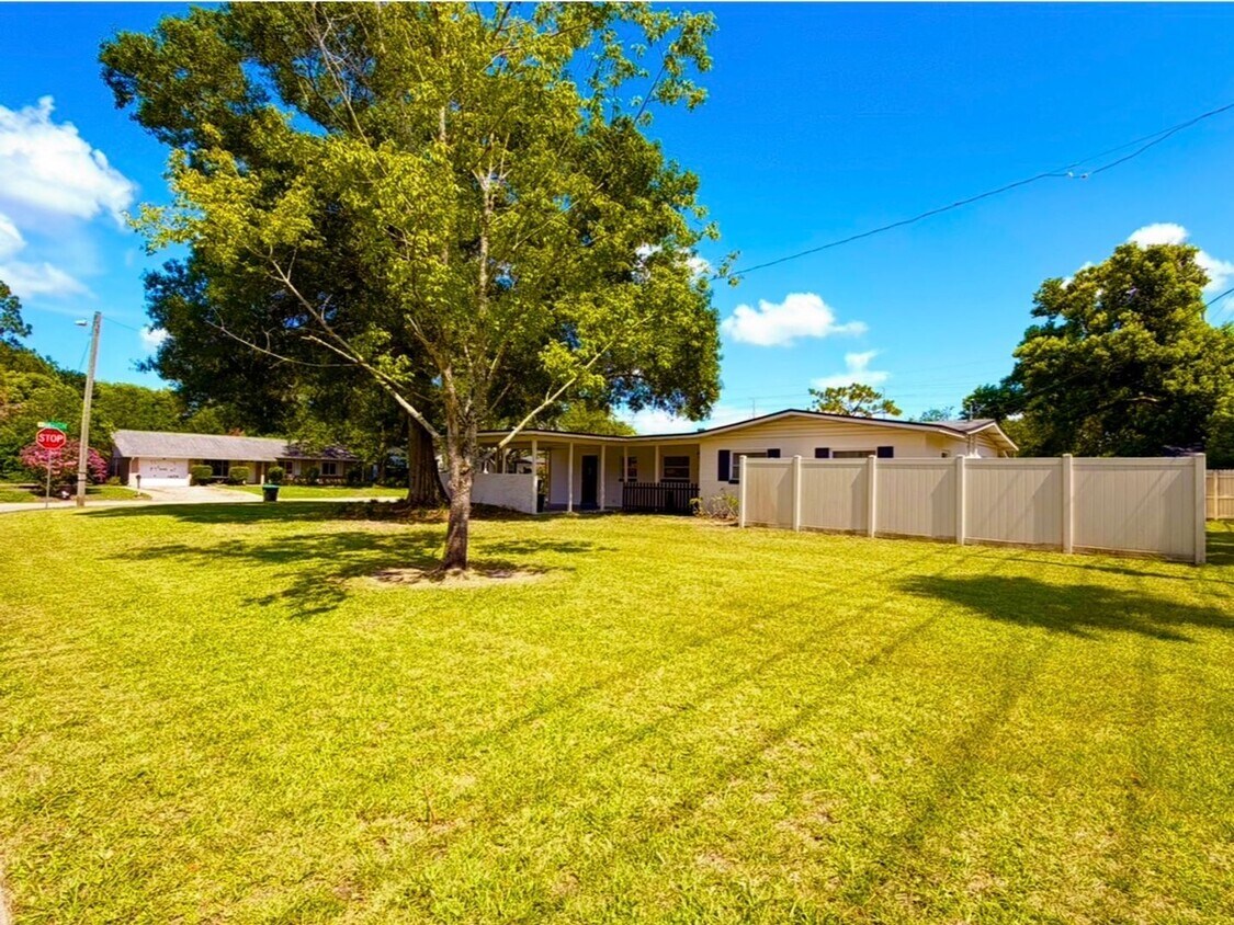 Modern Updated 3/2 in Winter Park Estates - Modern Updated 3/2 in Winter Park Estates