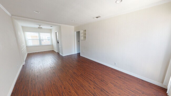 Building Photo - 1207 W Victory Blvd