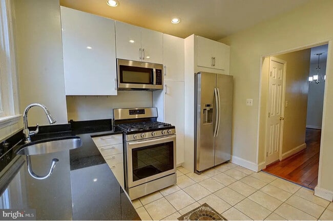 Photo - 2331 Guilford Ave Townhome