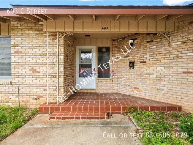 Building Photo - 603 C St