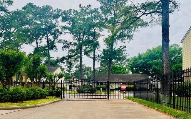 Foto del edificio - 14515 Wunderlich Dr