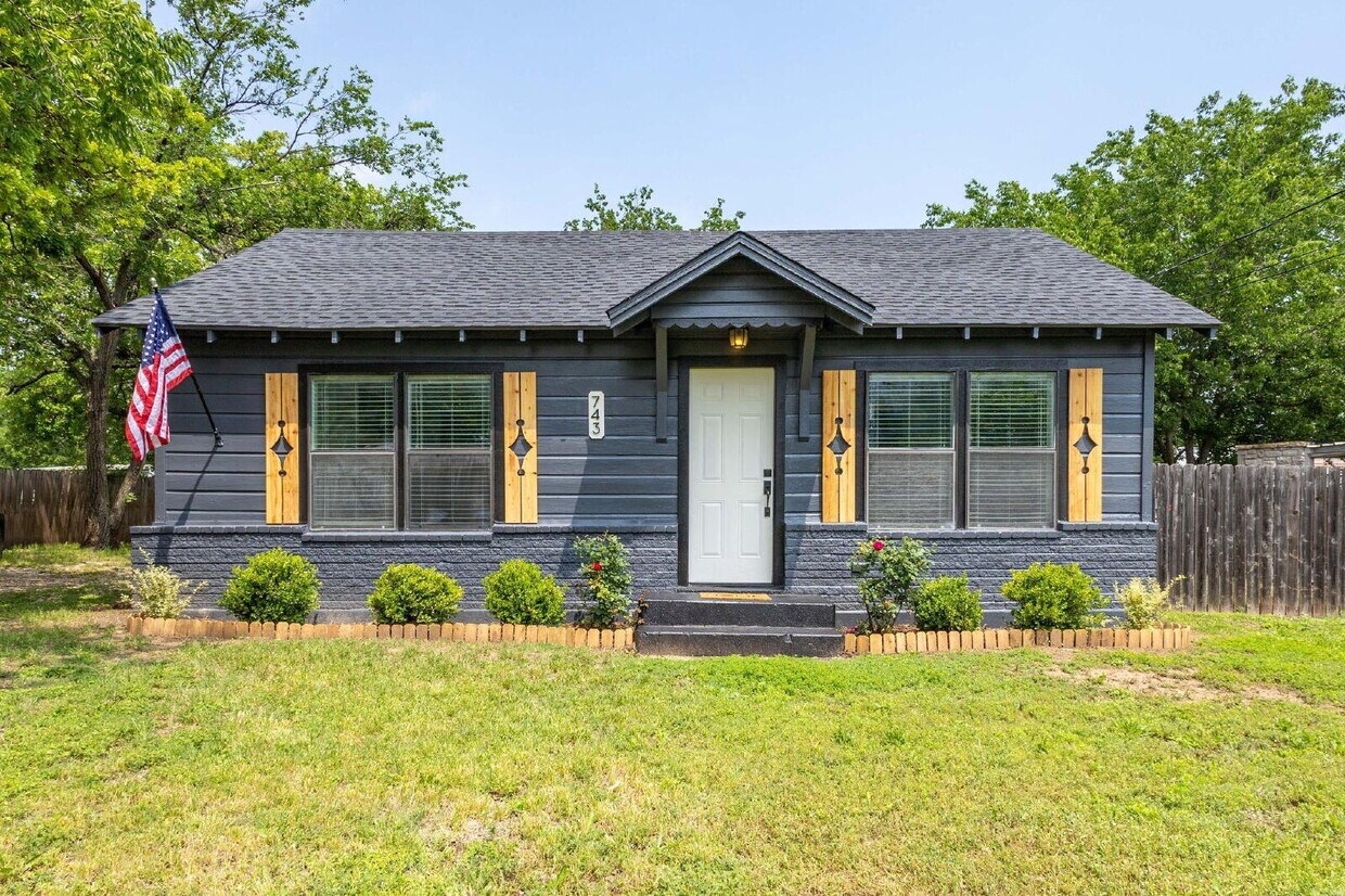 Foto principal - Charming 3 bedroom 2 bath!
