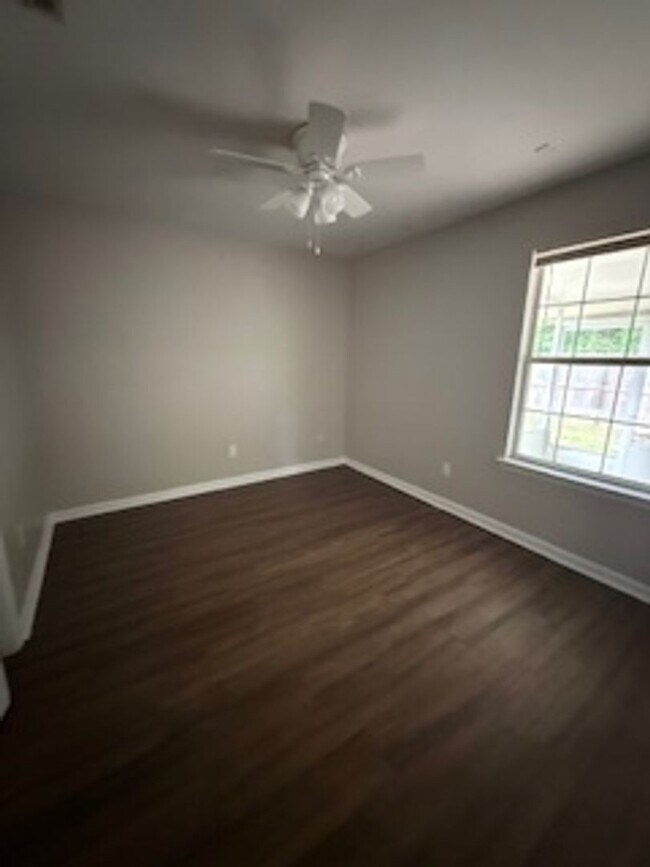 Foto del edificio - Killearn Lakes Available NOW