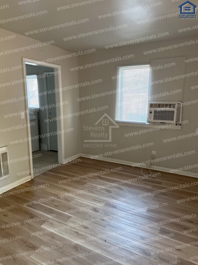 Building Photo - Ready for a Cozy Lving