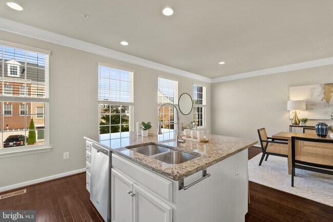 Foto del edificio - 4208 WOODSPRING Ln