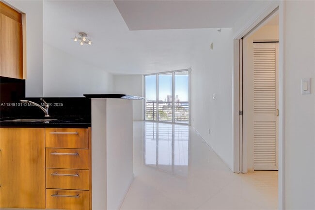 Building Photo - 325 S Biscayne Blvd