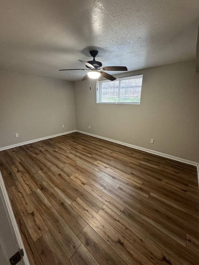 Building Photo - 2 bed & 1 bath, fully updated in Oxford!