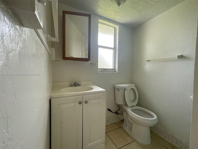 Building Photo - 1101 N 58th Ave