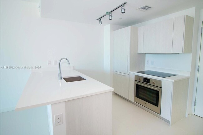 Foto del edificio - 501 NE 31st St