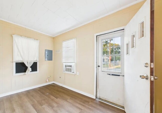 Building Photo - 2 Bedroom 1 Bathroom House for Rent