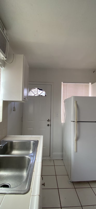 Building Photo - 329 N Glenn Ave