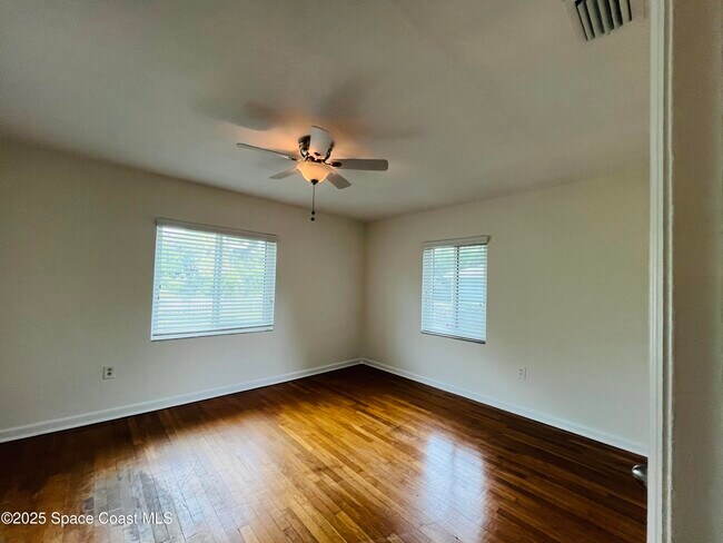 Building Photo - 925 S Tropical Trail
