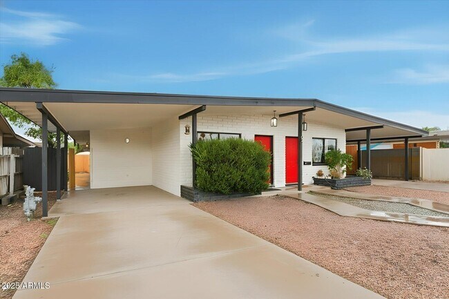 Foto del edificio - 1102 N April Cir