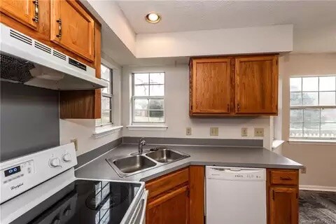 Building Photo - 13801 Castleford Dr