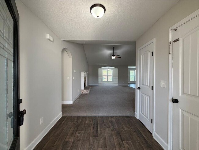 Building Photo - 700 River Mist Cir