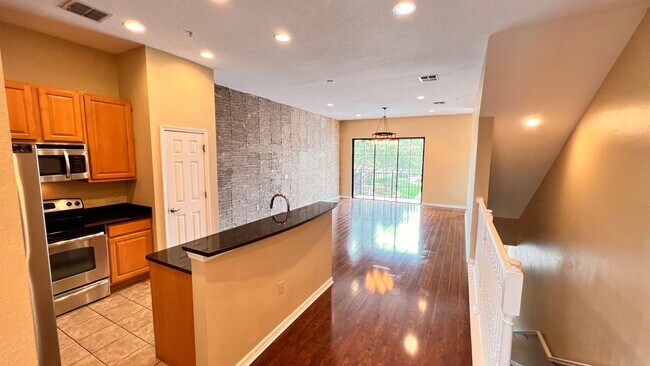 Building Photo - 3/2 Avalon Park Apartment AVAILABLE NOW!
