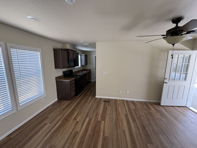 Foto del edificio - 16613 N 2nd Ln