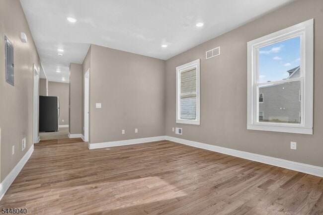 Building Photo - 882 S 14th St