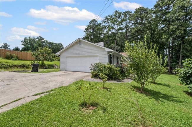 Building Photo - 3535 Stonewall Dr NW