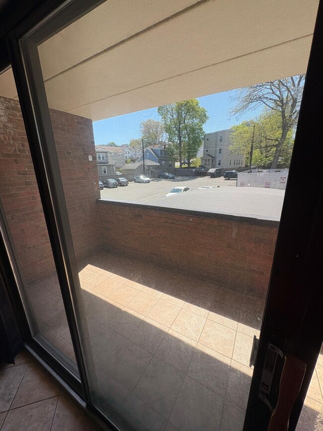 Building Photo - APTS in Everett, Malden, Chelsea & Boston