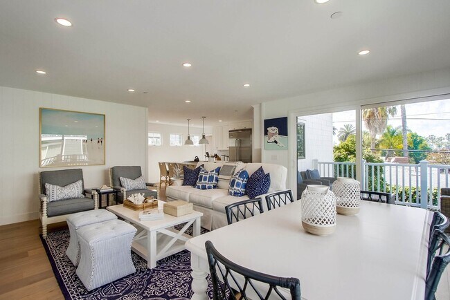 Building Photo - 8014 La Jolla Shores Dr