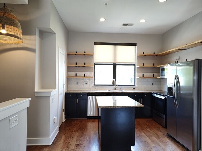 Building Photo - Modern townhome located in the M Complex c...