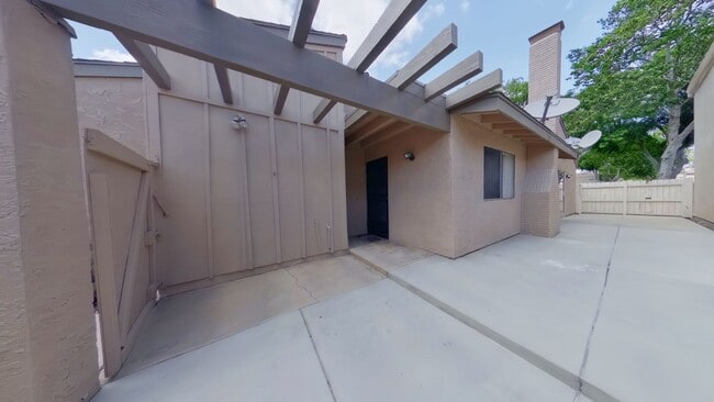 Foto del edificio - Available July 1, 2025!  A SFR for under $...