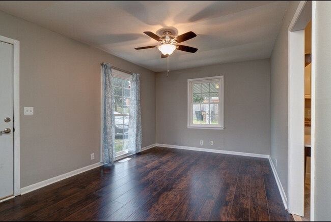 Building Photo - 642 Westboro Dr