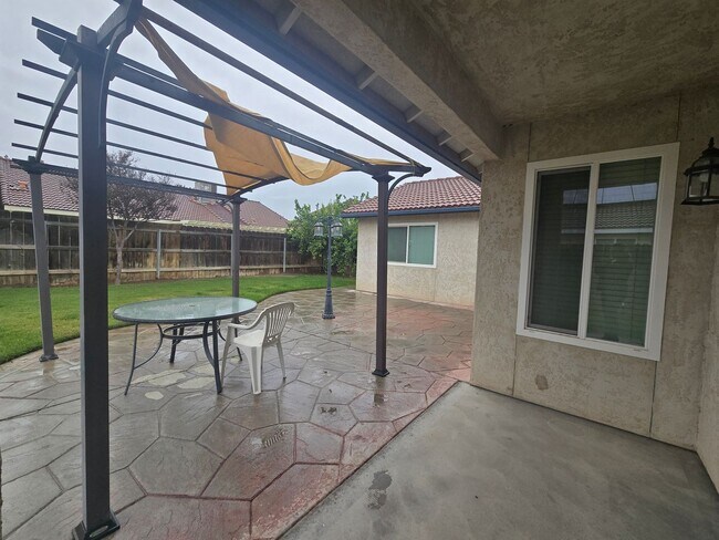 Foto del edificio - 3 BR 2 BA Available Now